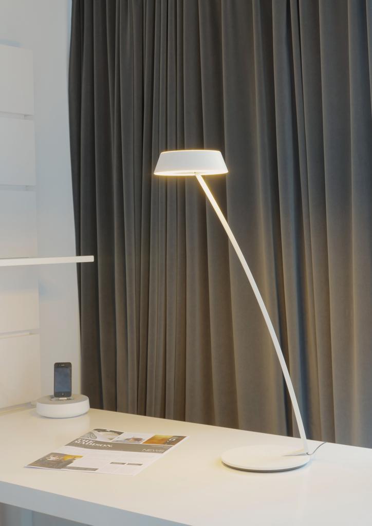 Oligo - Tischleuchte gebogen Glance-Tischleuchte-Oligo--TOJU Interior