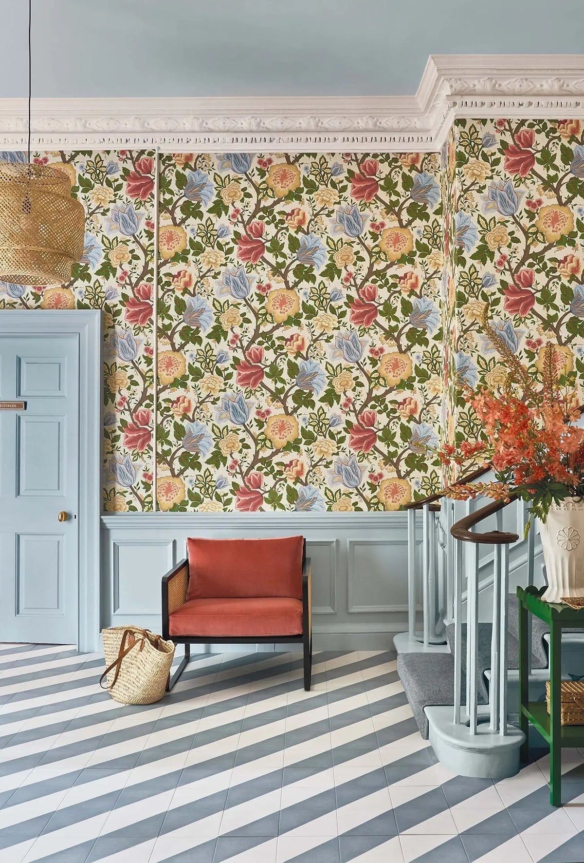 Cole & Son Midsummer Bloom Chartreuse, Rouge & Leaf Green on Parchment 116/4013 – Raumansicht