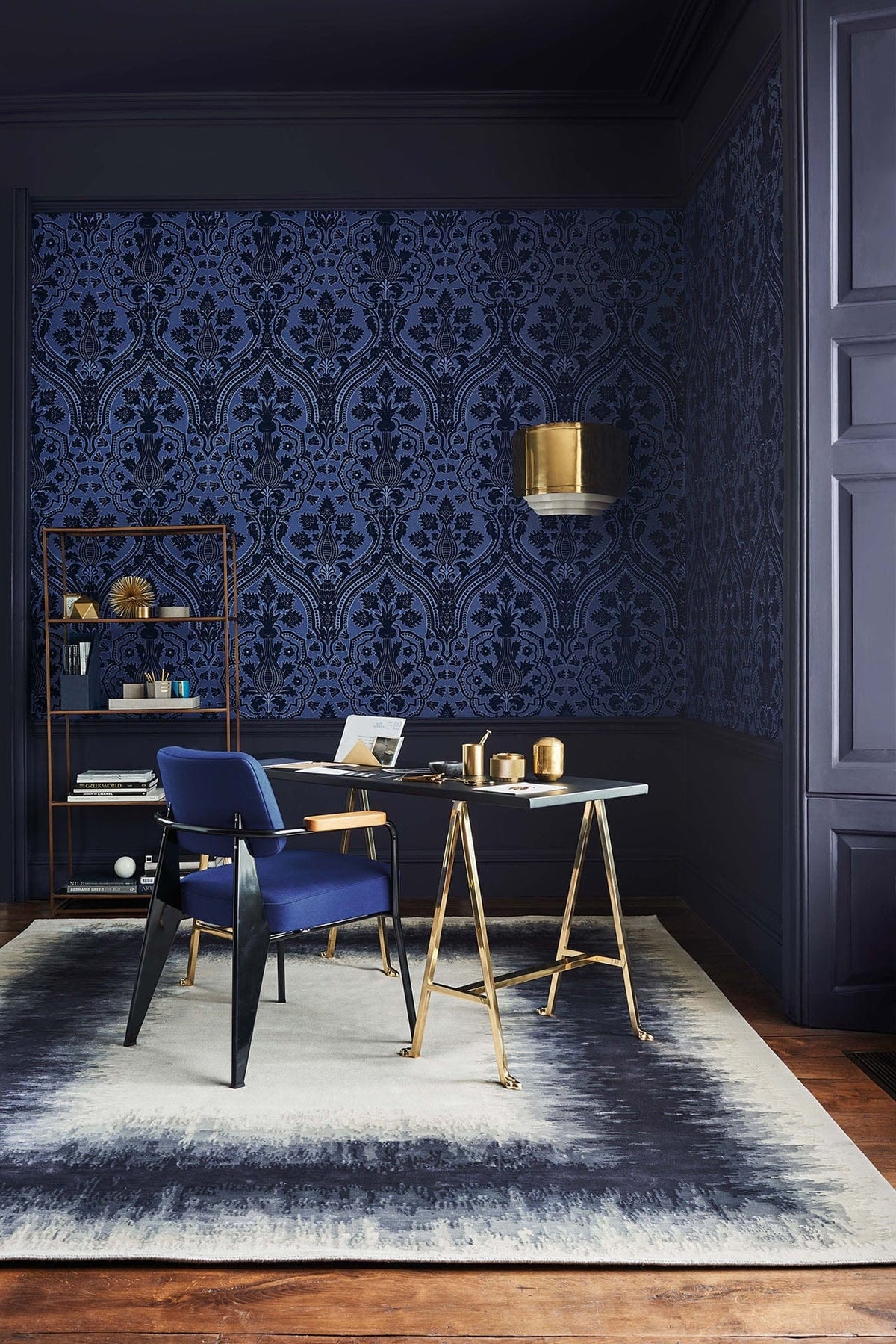 Cole & Son Pugin Palace Flock – Dark Hyacinth (116/9033), Raumansicht