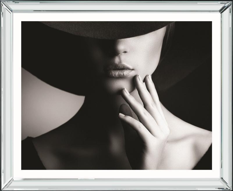Brookpace Fine Art - MYSTERY LADY I-Wandbild-Brookpace Lascelles-Manhattan / Spiegelrahmen-TOJU Interior