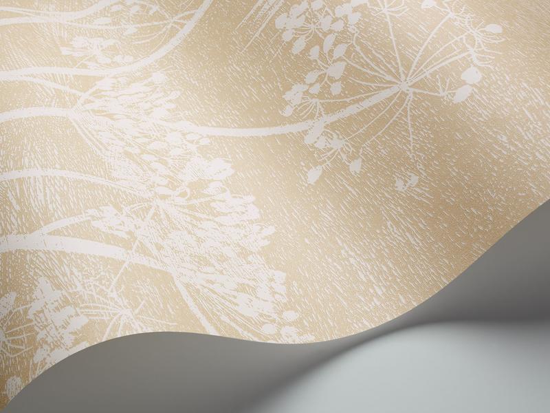Cow Parsley von Cole & Son in Cream & Oat – Ausgangspunkt der TOJU Wohnidee zum englischen Wohnstil