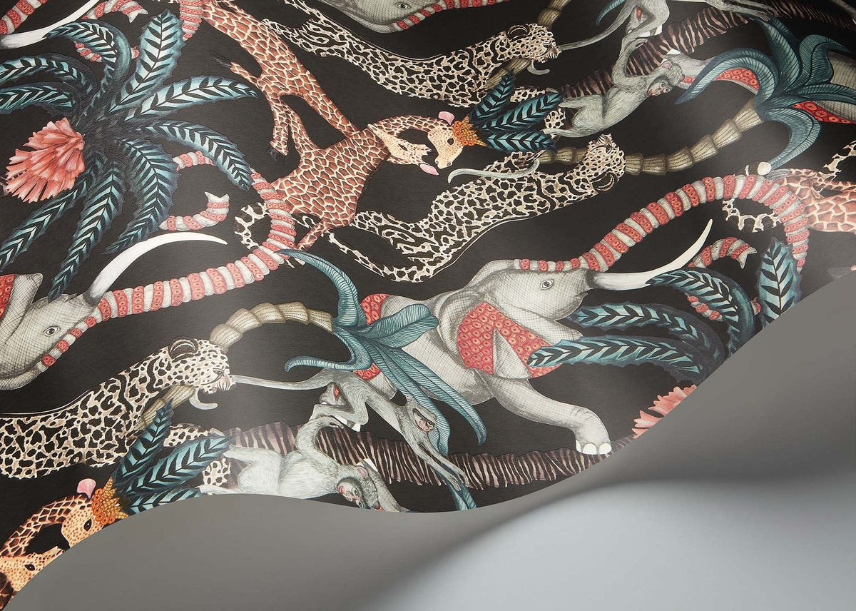 Cole & Son Safari Totem Ruby & Print Room Blue on Charcoal 119/2008 – Detailansicht
