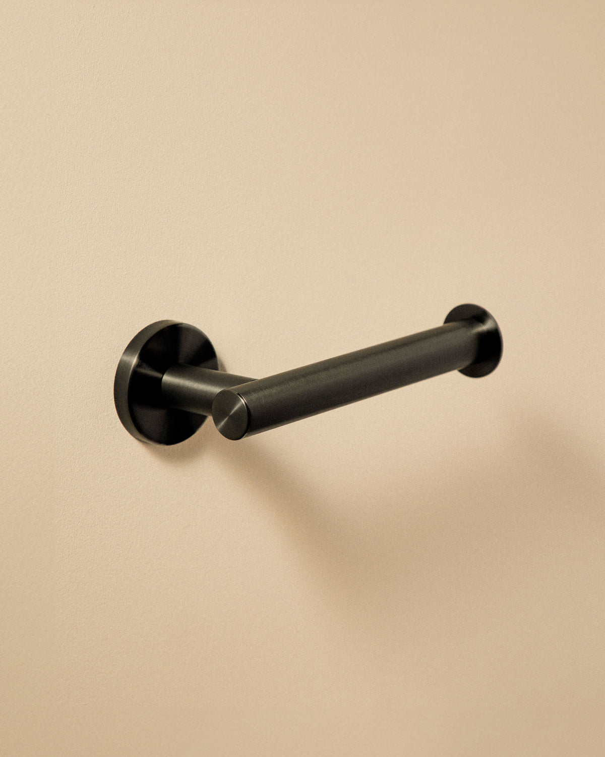 Cosmic Architect S+ Rollenhalter ohne Deckel – Schwarz PVD