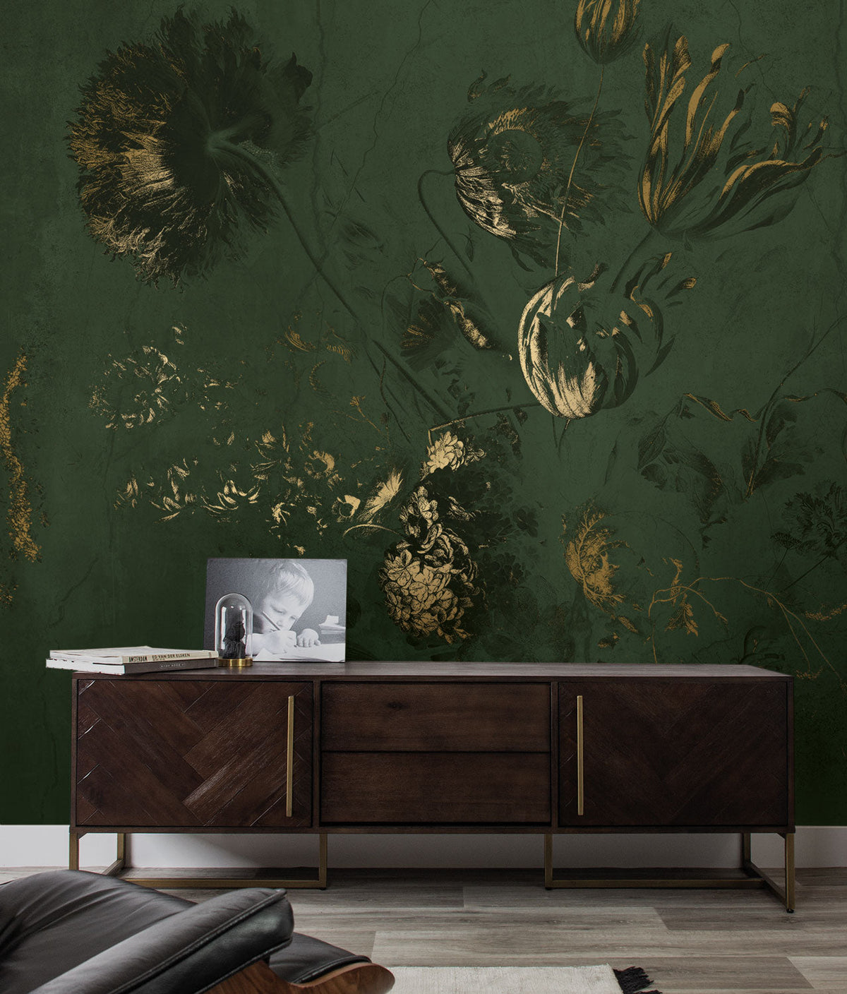 KEK Amsterdam Fresco Flowers Gold Grün Tapete im Wohnraum