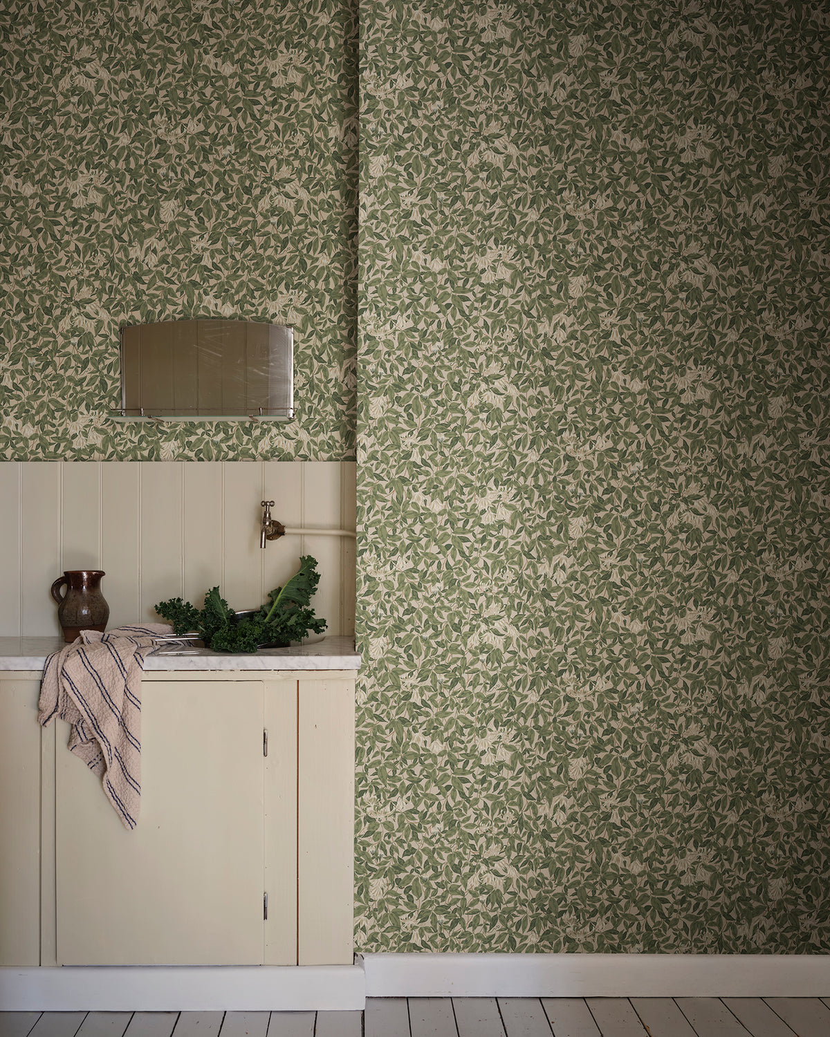 Sandberg Linnea Forest Green S10783 – Raumansicht