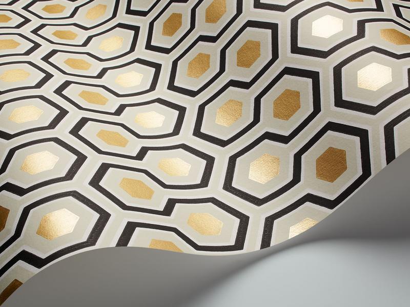 Cole and Son - Tapete Hicks Hexagon Wallpaper-Tapeten-Cole & Son-Black & Metallic Gold auf Soft Olive 66/8056-TOJU Interior