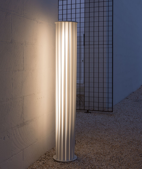 Unopiu - Lampe Anton aus Aluminium mit gedrehten Leisten-Leuchte-Unopiu-Weiß-TOJU Interior