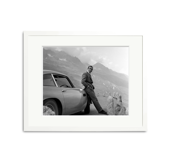 Sonic Editions - Wandbild - Sean Connery and his Aston Martin-Wandbild-Sonic Editions-M - 50x40cm-Weiß-TOJU Interior